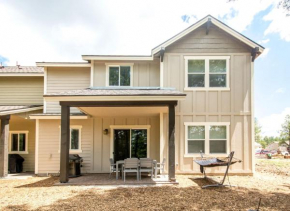 Chic Stylish 4 BR Newly Built Town-home Perfect Location